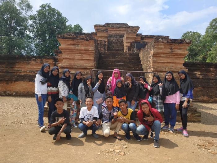 MTs N 8 Muaro Jambi Laksanakan Study Tour ke Candi Muaro Jambi