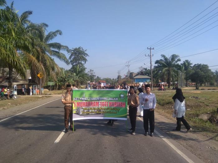 Menyambut Tahun Baru 1441 H MTs N 8 Muaro Jambi Selenggarakan Pawai