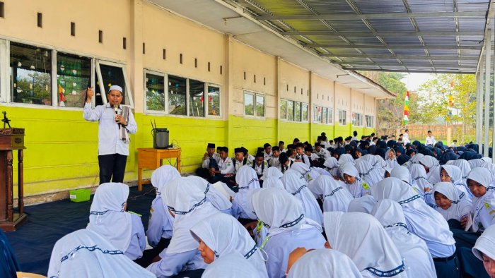 MTsN 8 Muaro Jambi Peringati Maulid Nabi 1448 H, Tanamkan Keteladanan Akhlak Rasulullah SAW MTsN 8 Muaro Jambi Peringati Maulid Nabi 1448 H, Tanamkan Keteladanan Akhlak Rasulullah SAW