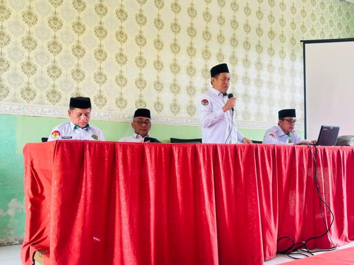 MTsN 8 Muaro Jambi Hadiri Bedah Instrumen Akreditasi dan Pembentukan Pengurus MGMP KKM 2 MTs