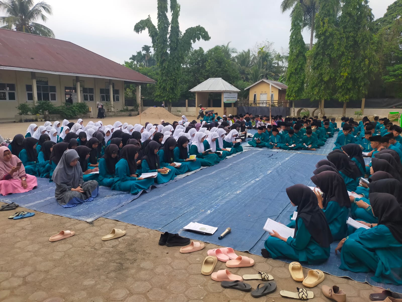 MTsN 8 Muaro Jambi Gelar Kegiatan Rutin Yasinan, Tahlil, dan Kultum untuk Tingkatkan Keimanan Siswa