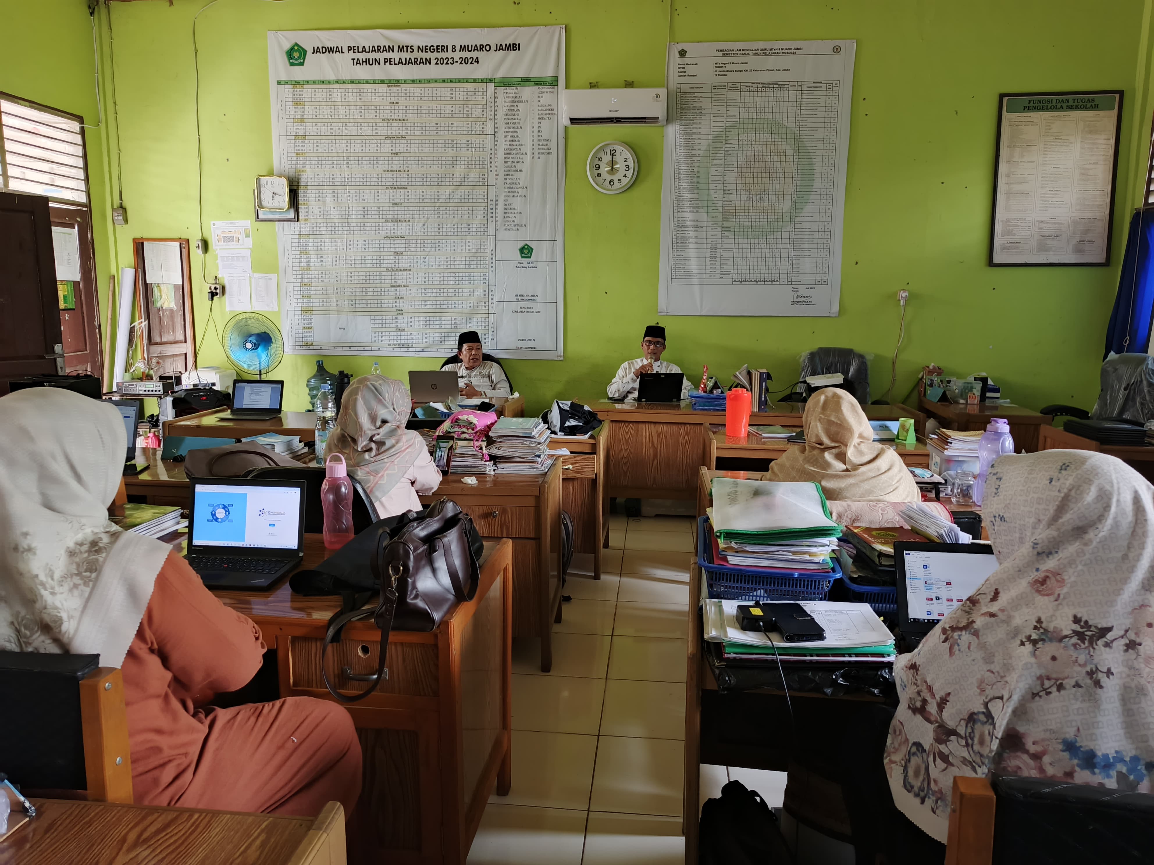 Pengawas Madrasah Lakukan Pembinaan RHK SKP 2025 di MTsN 8 Muaro Jambi