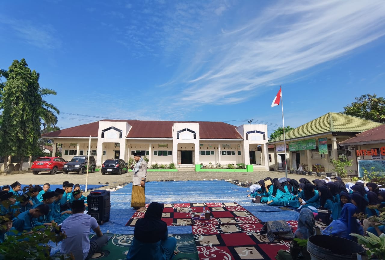 MTsN 8 Muaro Jambi Gelar Peringatan Isra Miraj 1446 H
