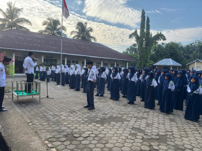 MTsN 8 Muaro Jambi Gelar Apel Pembukaan ASAS Ganjil Tahun Ajaran 2025/2026