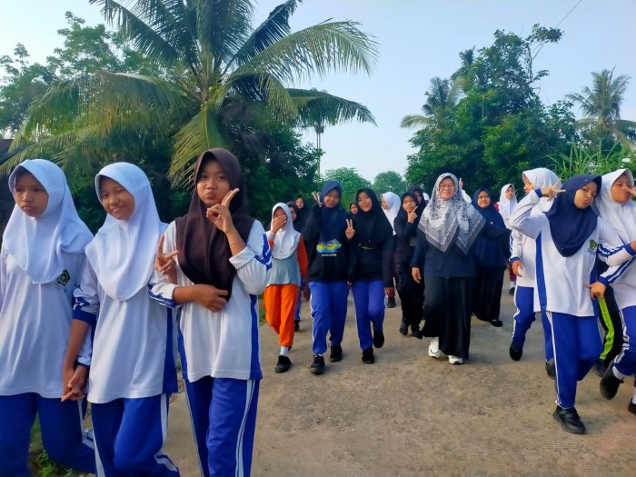 MTsN 8 Muaro Jambi Gelar Jalan Santai Kamis Pekan Terakhir