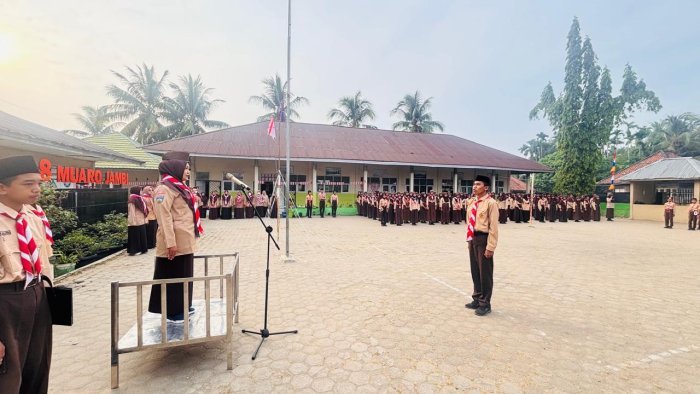 Khidmat dan Penuh Semangat, MTsN 8 Muaro Jambi Gelar Upacara Hari Pramuka ke-65 Khidmat dan Penuh Semangat, MTsN 8 Muaro Jambi Gelar Upacara Hari Pramuka ke-65