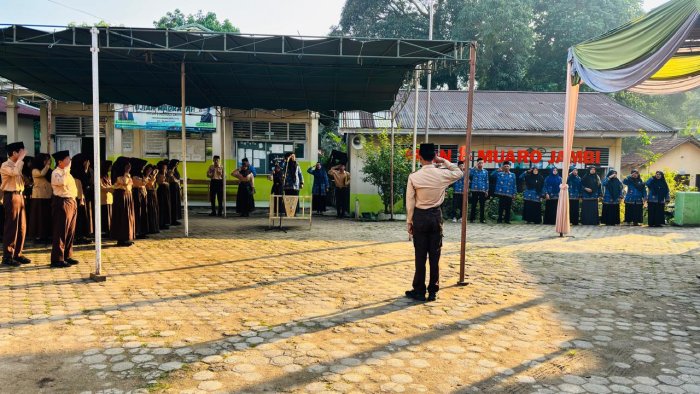 MTsN 8 Muaro Jambi Menggelar Upacara Hari Kebangkitan Nasional ke-118 MTsN 8 Muaro Jambi Menggelar Upacara Hari Kebangkitan Nasional ke-118